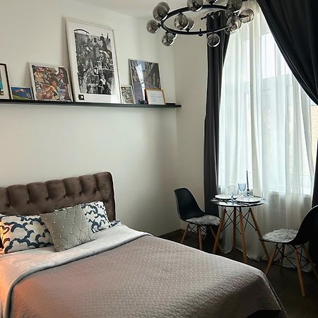 Bonnie & Clyde'S Hideout Apartment Riga Ngoại thất bức ảnh